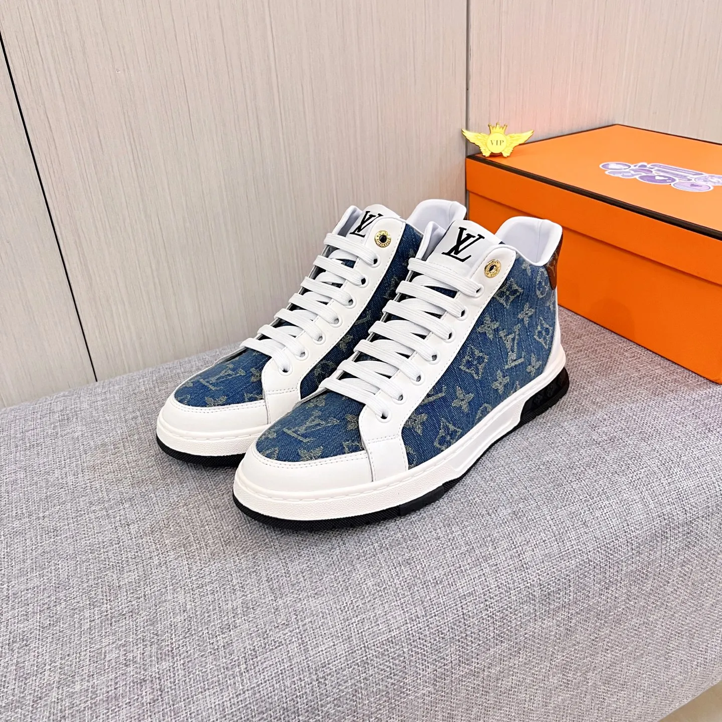 🚘🚘Factory batch 440💰👍[LV]🔥🔝Louis Vuitton, high-end men's shoe brand, official website 1:1 latest masterpiece: the upper is made of Italian official website original special technical cloth fabric 🔥Original comfortable and breathable lining ➕Original designated non-slip outsole 🔥Make walking more convenient and comfortable! An exclusive new model, a stunning work, a beautiful 1:1 replica [color] compared to the official quality! Create a fashionable personality to set off your uniqueness! A must-have for trendy men! 🔥, sizes: 38-44. color:.    2⃣️colors available🔥